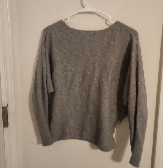 ❤️Cyrus Soft Gray Longsleeve Sweater. Small - Picture 3 of 3